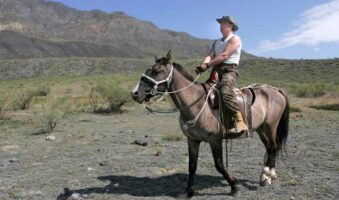 Лекар го прегледа Путин, го спореди со Бајден: руските медиуми ја објавија „дијагнозата“