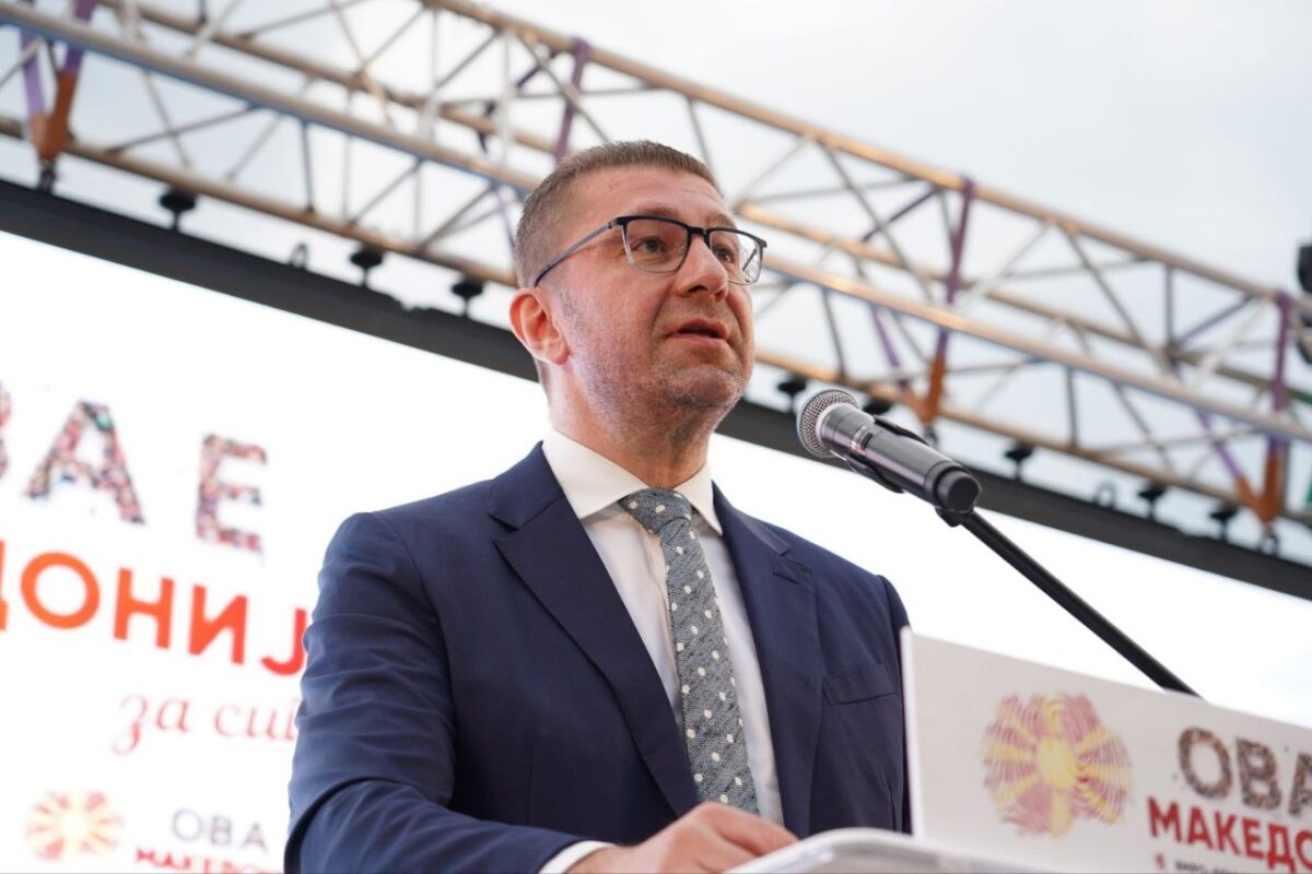 Мицкоски за Божик: Народот во Македонија секогаш знаел да ја одбере страната на доброто