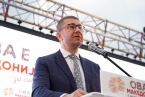 Мицкоски за Божик: Народот во Македонија секогаш знаел да ја одбере страната на доброто