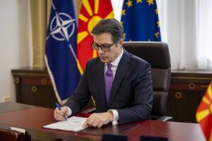Пендаровски го потпиша указот за прогласување на Законот за употребата на македонскиот јазик