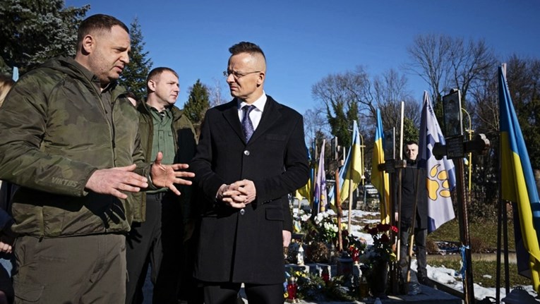 Унгарија и Украина сакаат средба, спорат за прашањето за унгарските малцинства