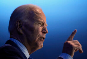 Бајден ќе издаде извршна наредба: Израелските доселеници кои ги напаѓаат Палестинците ќе бидат казнети