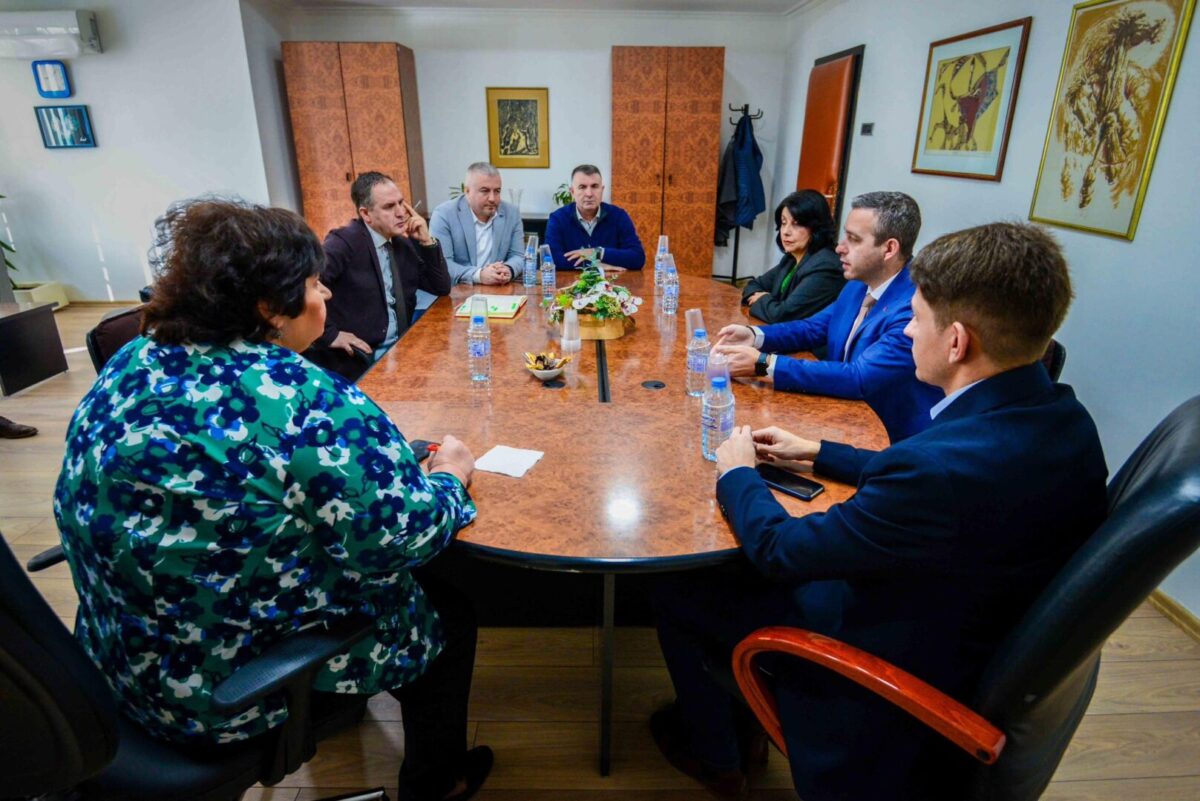 Бојмацалиев во увид на отпочнатата реконструкција на управните служби во МТВ: Ги подобруваме условите за поквалитетна работа и услуга