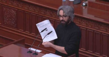 (Видео) Апасиев: Спасовски со илегален Правилник воведе „Северна” во лични карти и на ист начин Тошковски може да ја укине