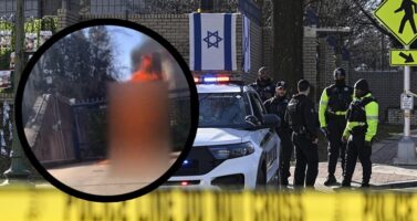 (Видео) Маж се самозапали пред израелската амбасада во Вашингтон