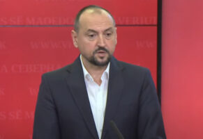Возачките и сообраќајните ќе бидат бесплатни, иселениците нема да плаќаат за патните листови, најави Битиќи