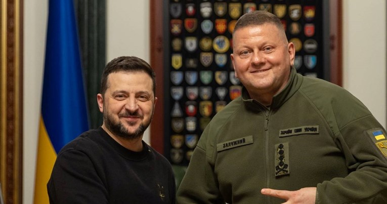 Зеленски го разреши врховниот командант на армијата, па го прогласи за херој на Украина