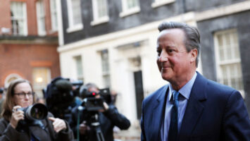 Камерон: Израел треба добро да размисли пред да започне акција во Рафа