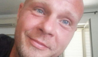 Маж бил нападнат од ротвајлери додека џогирал во шума,  бил пронајден со рани по телото и лицето во Италија