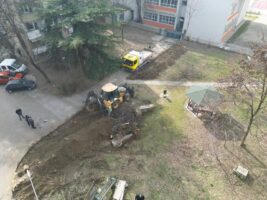 Реконструкција и проширување на паркинг просторот во близина на ООУ „Кирил Пејчиновиќ”