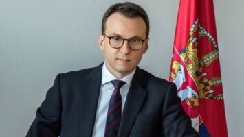 Србија утре ќе побара итна седница на СБ на ОН поради укинувањето на динарот во Косово, рече Петковиќ
