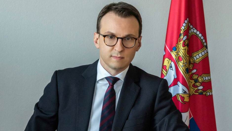 Србија утре ќе побара итна седница на СБ на ОН поради укинувањето на динарот во Косово, рече Петковиќ