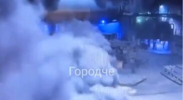 (Видео) Дрон погоди голема фабрика за челик на северот на Русија, не се знае дали е украински