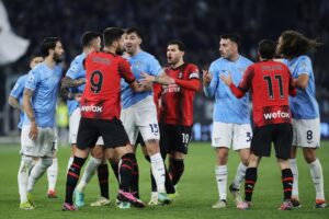 (Видео) Милан победи во Рим, Лацио со осум играчи го заврши натпреварот