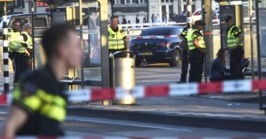 Полицијата во Амстердам ја евакуираше централната метро станица: повикан е тим за експлозиви