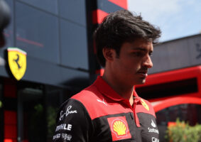 Саинц нема да вози во Џеда поради воспаление на слепото црево