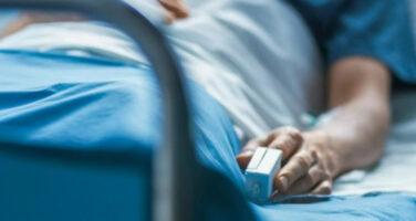 Се повеќе луѓе во Англија завршуваат во болница поради болести поврзани со труење со храна