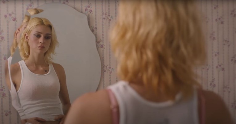 Ќерката на милијардерот снимила филм за сиромаштијата; Критичарите: Тоа е толку лошо