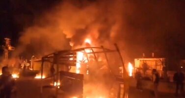 (Видео) Во Турција на курдскиот градоначалник му беше одземен мандатот, избувнаа протести, 89 уапсени