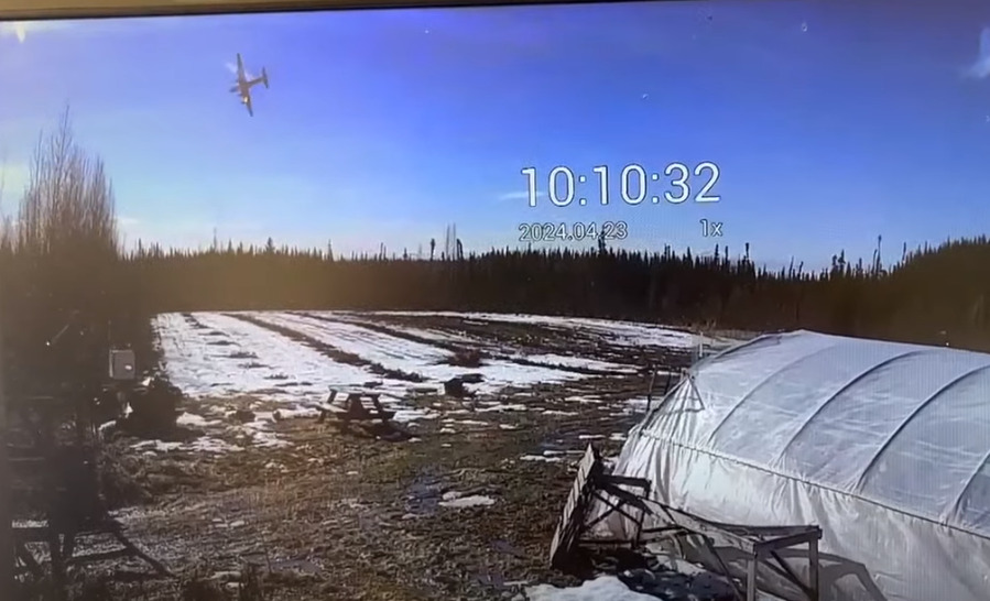 (Видео) Воен авион се запали и се урна на Алјаска, загинаа две лица