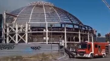 (Видео) Изгоре куполата на Универзалната сала