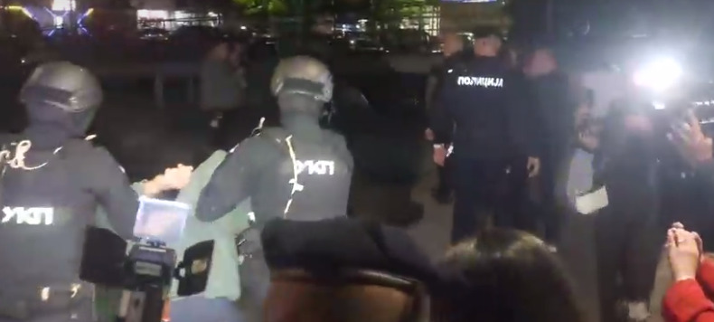 (Видео) Осомничените за убиството на малата Данка со лисици на рацете спроведени во обвинителството