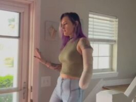 Девојка остана без половина рака поради фен: еве како ѝ се случи оваа страшна несреќа