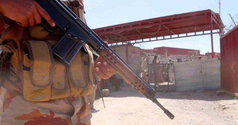 Деца во Авганистан играле со нагазна мина, таа експлодирала – загинаа најмалку 9 деца