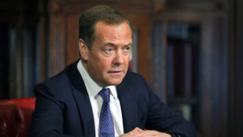 Медведев: Да се угледаме на Америка