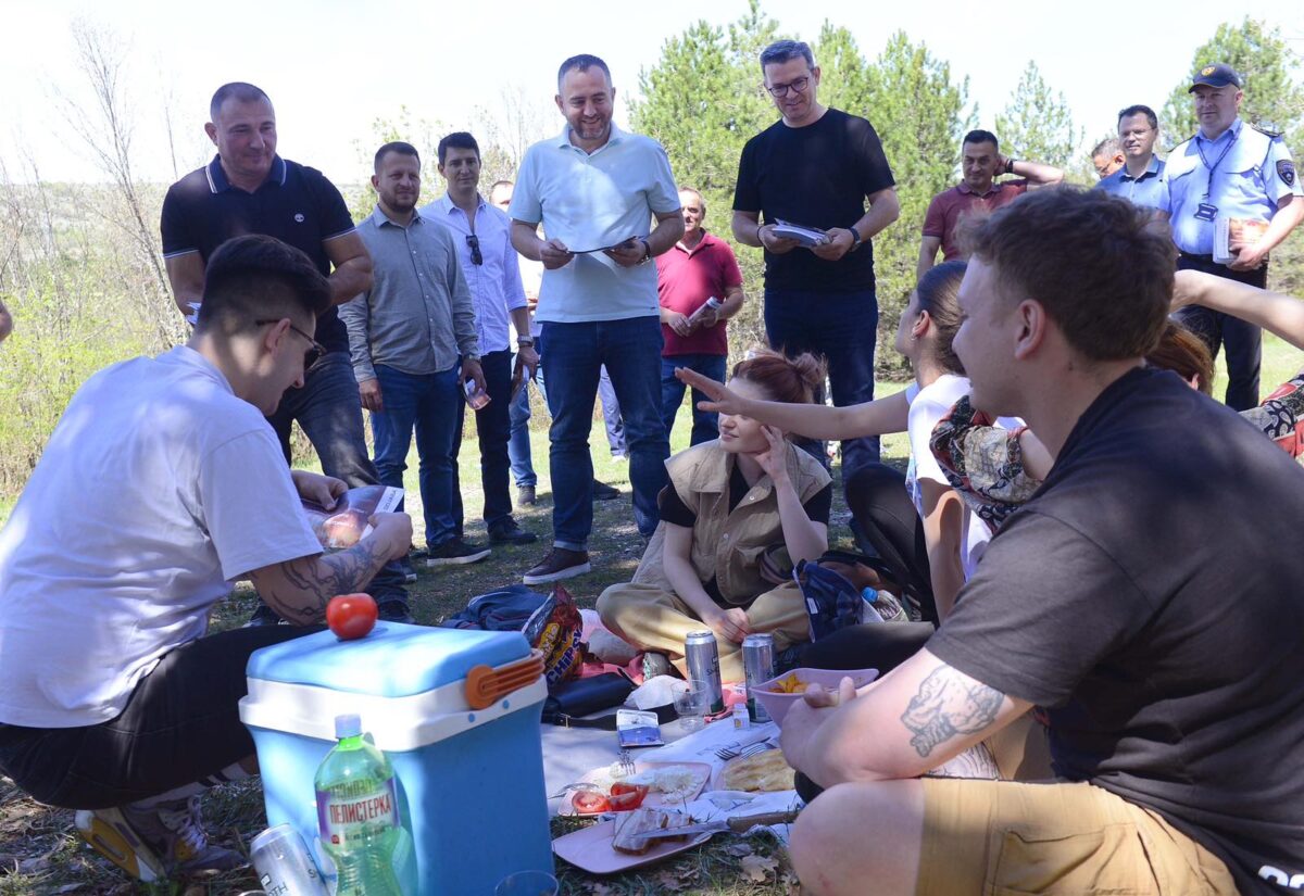 Министерот Тошковски учествуваше во превентивни активнoсти на Одделението за превенција при СВР Скопје