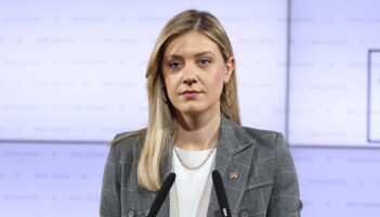 Митева: СДС да не ги манипулира скопјани, да кажат дали изведувачот на Универзална е фирма блиска до нивниот врв и дали затоа нема одговорност за пожарот