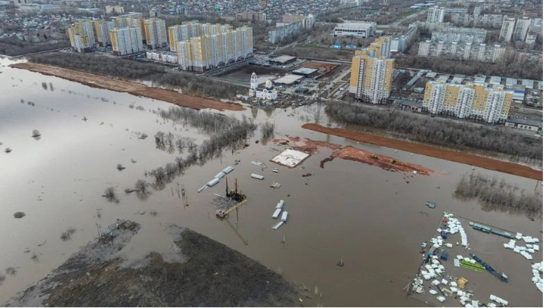 Најтешките поплави во последните децении во Русија, евакуации и во Казахстан – „Целиот град ни е под вода“