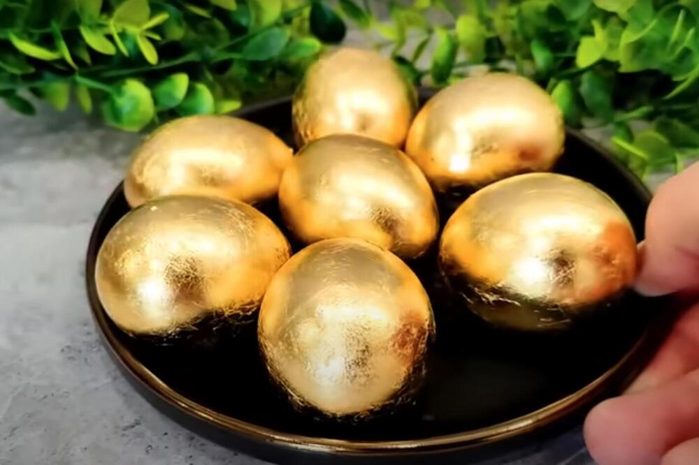 Се верува дека златните јајца носат пари во домот: за бојадисување потребна е само една состојка од кујната