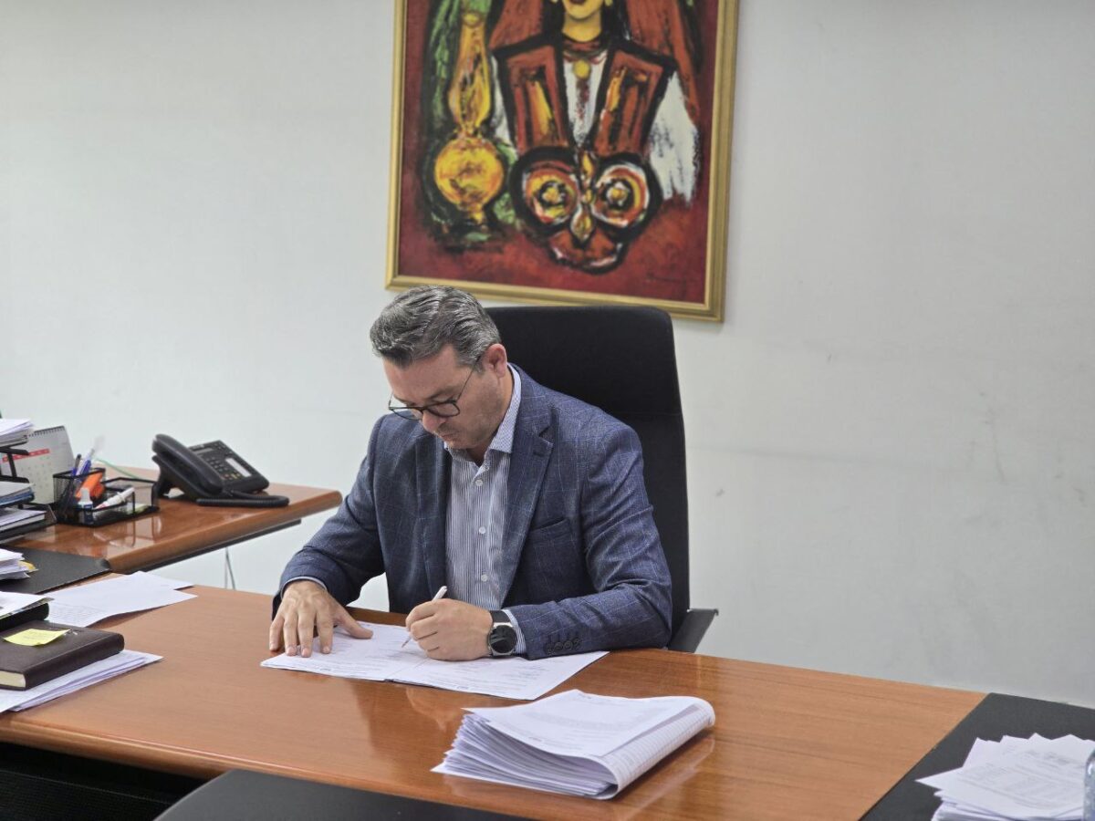 Трипуновски: Ги потпишав првите 16 договори за закуп на земјоделско земјиште во државна сопственост