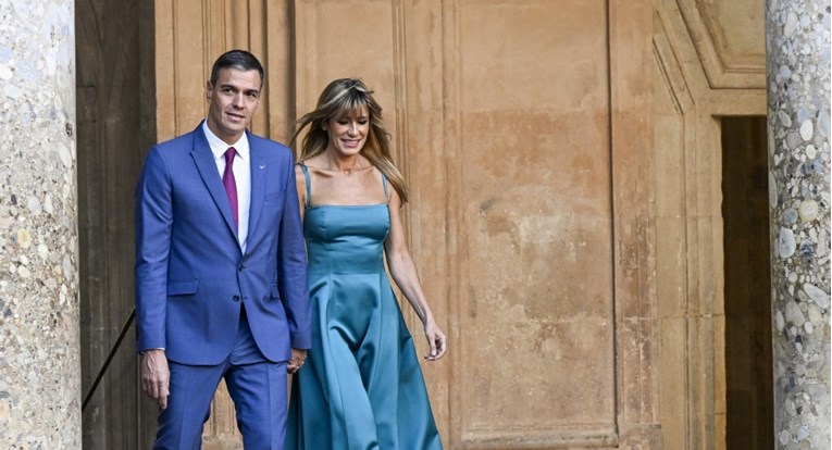 Шпанскиот премиер размислува да се повлече од функцијата, отворена истрага против неговата сопруга