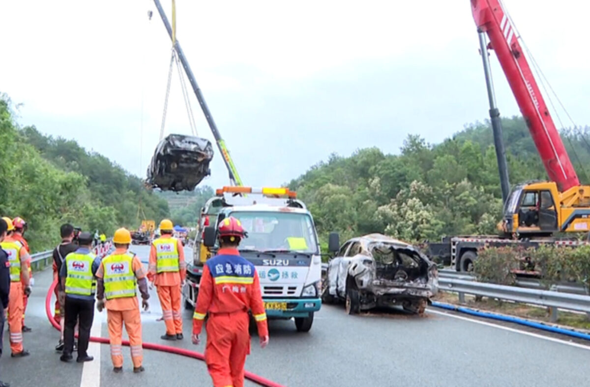 48 лица загинаа во страшна несреќа во Кина, Кинезите го слават херојскиот потег на камионџијата