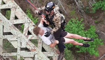 Tинејџер во САД падна во кањон длабок 120 метри