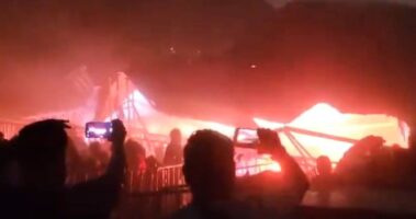 (Видео) Се урна бина на изборен митинг во Мексико: има загинати и најмалку 50 повредени