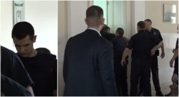 (Видео) Хаос на судењето за масакрот кај Младеновац, родителите го нападнаа убиецот: „Ни ги уби децата!“