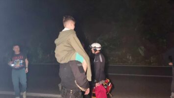 Детали за ноќната спасувачка мисија: Го лепеле чамецот и им фрлале вода на заглавените пред да ги извлечат живи (ФОТО+ВИДЕО)
