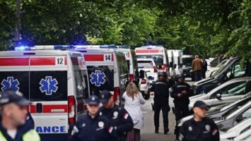 Излегол од амбулантно возило во Србија, го усмртил автомобилот што налетал на него