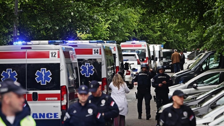 Излегол од амбулантно возило во Србија, го усмртил автомобилот што налетал на него