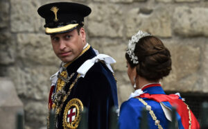 Медиумите: Зошто Вилијам ја пушти Кејт низ вода во скандалот со фотошопираната фотографија