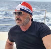 Мојот брат ми беше втор татко, чував добиток и одев на училиште: Миле Китиќ со детали за тешкото детство