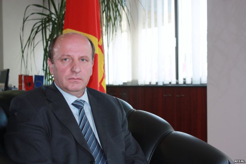 „Ги знам јас сите, и обвинители и судии, се дружиме, пиеме кафе, на крајот ќе излезе дека ништо противзаконито не сум сторил“, рече Мемети