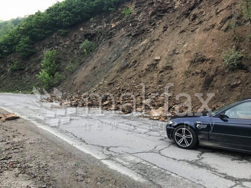 Oпасен одрон на патот од Прилеп кон Кавадарци
