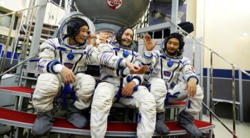 Јапонски милијардер откажа приватен лет околу Месечината