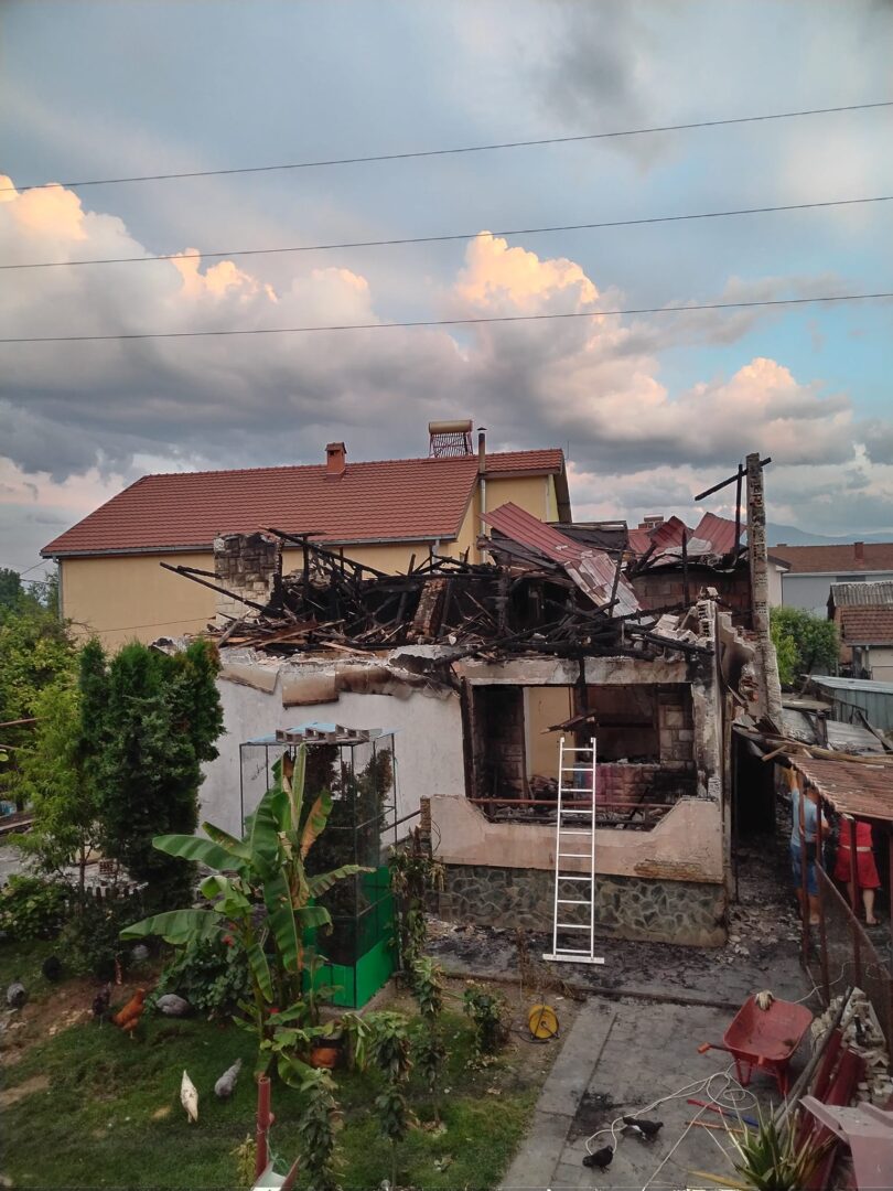 Апел за помош на семејството Богановски од Јурумлери чиј дом изгоре во пожар