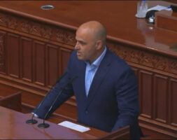 (Видео) Ковачевски: Владината Програма во делот на економијата е општа, без бројки за просечната и минималната плата