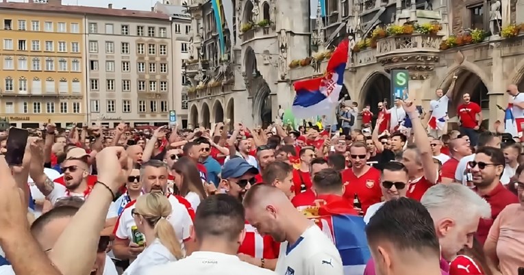 (Видео) Србите пееја: Дончиќ е еден од нас – Дончиќ: Срцето бие за Словенија